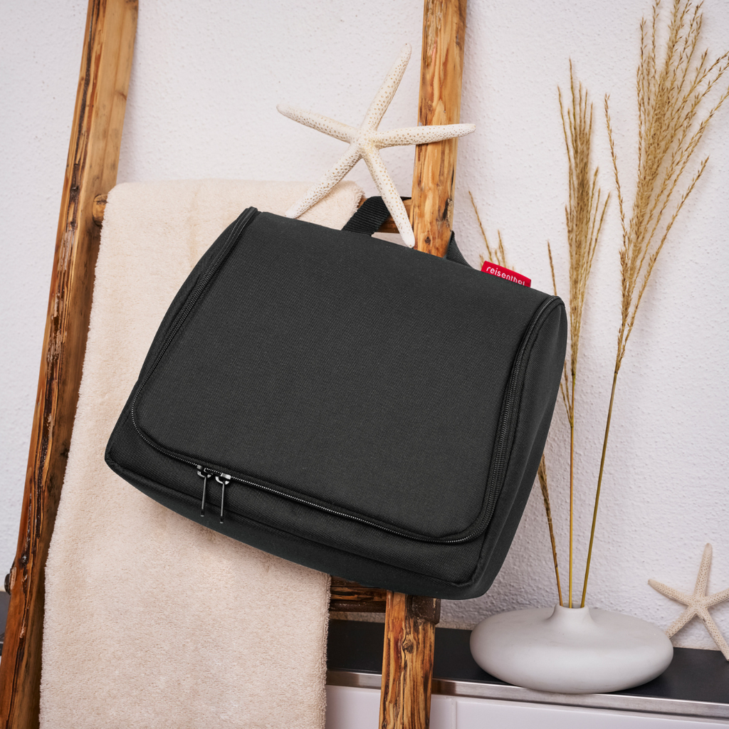 toiletbag XL black