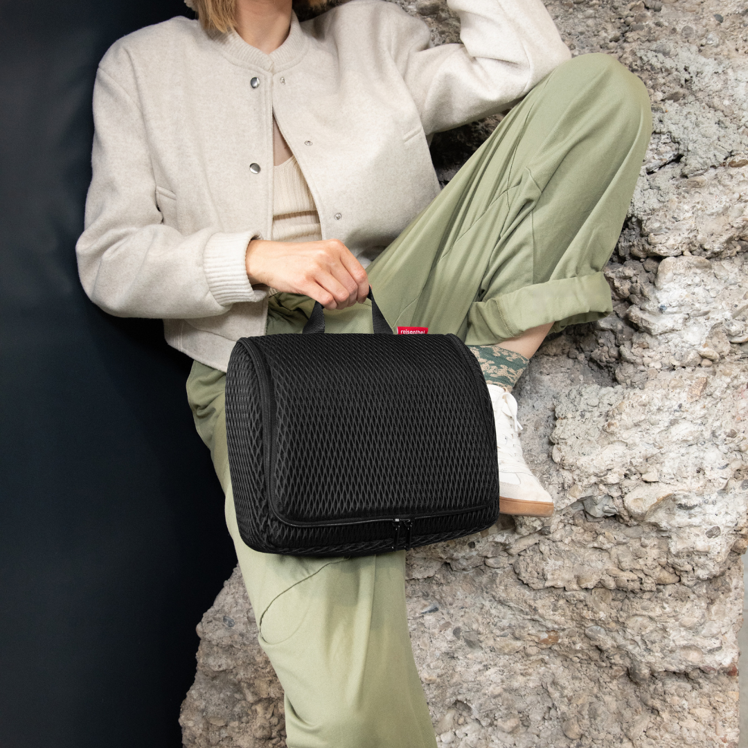 toiletbag XL mesh black